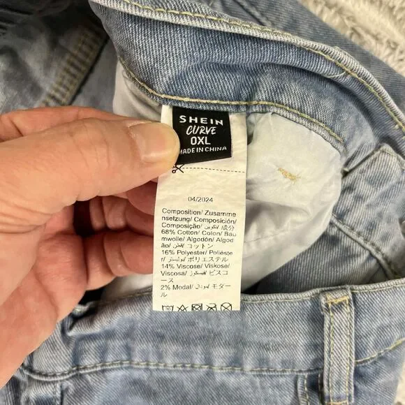 Shein Curve Denim Shorts Women 0XL Distressed Frayed Hem Daisy Embroidered - Picture 3 of 6